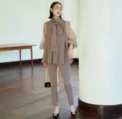 RUIRUE BOITIQUEエレガントなパンツスーツ ベージュS 結婚式