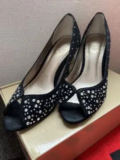 2回使用。美品☆ビジュー付きブラックハイヒール　パンプス