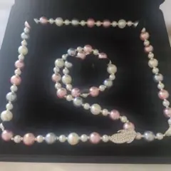 新品★ピンクグレーホワイトロングパールネックレス葉のデザイン留め金で長さ調節可能