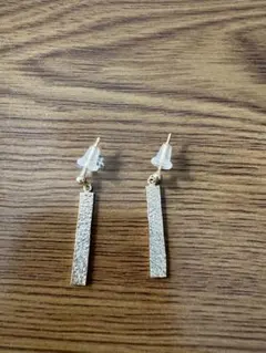 ゴールド 長方形ピアス