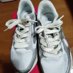 New Balance Fresh Foam スニーカー ホワイト/シルバー