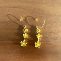 【新品】春に！黄色いお花が揺れるキュートなピアス