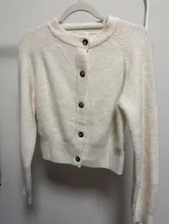 H&M アイボリー ボタン付きカーディガン