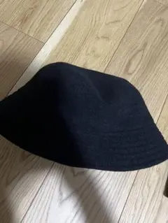 黒のウールバケットハット
