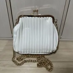 ホワイトプリーツショルダーバッグ