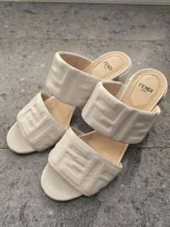 レア！FENDI サンダル 38cmのサムネイル