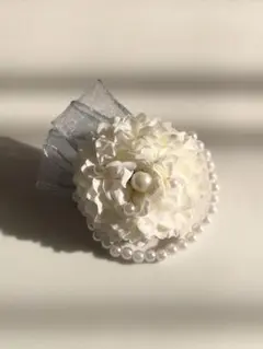 小さなコサージュ　ホワイト　パール付き　2way 入学式　卒業式　フォーマル