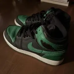 Air Jordan 1 Retro High Black/Pine Green