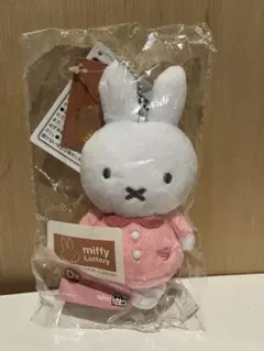 タイトーくじ　ミッフィー　D賞　マスコットバッジ　ふわふわのお洋服