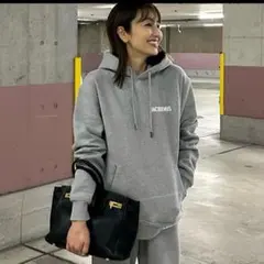 JACQUEMUS ジャックムス ロゴスウェットパーカー グレー XXS JACQUEMUS ジャックムス ロゴスウェットパーカー グレー XXS