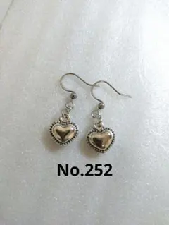 ハンドメイド✩揺れるハート型シルバーフックピアス