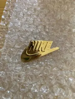 新品 レアNIKE ゴールド ピン 正規品