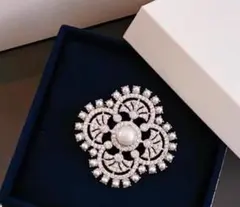 イタリアで購入　パール×クリスタル フラワー調ラウンドブローチ　新品