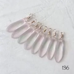 136チェコビーズ　ダガー　サクラリーフ　フロスト