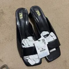 新品！ZARA 黒 ヒールサンダル 39