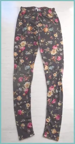 ★未使用品・グレーベース・アンティークな花柄のレギンス・サイズＳ