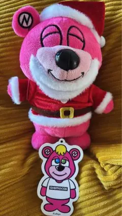 ピンクのサンタクマのぬいぐるみ