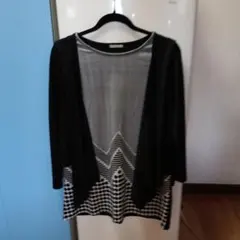 長袖チュニック 黒と白のパターン