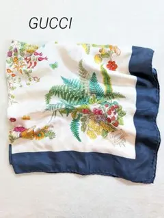 グッチ　ボタニカル柄　イタリア製SILK100%スカーフ　筆記体ロゴ