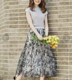 美品　Noelaフラワー刺繍 ロングフレアスカート　Mサイズ