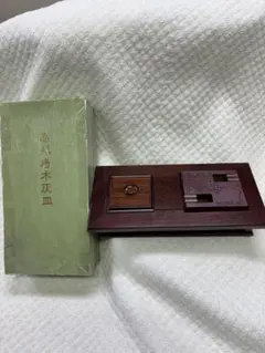 未使用保管品木製装飾　高級唐木灰皿 専用箱付き