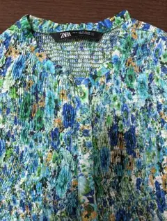 ZARA 花柄 シャーリング ノースリーブ ブラウスのサムネイル