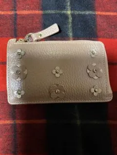 アンテプリマ✖️ANAシルバー 花モチーフ 三つ折り財布 機内販売限定品