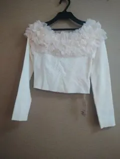 Chicoフリル付きホワイトニット 長袖 クロップド丈