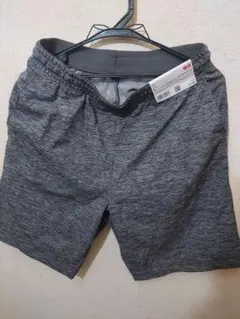 UNIQLO　新品　ユニクロ　ウルトラストレッチアクティブショートパンツ