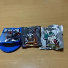 機動戦士ガンダム　ストラップ　ベアブリック２個とDOM MS-09