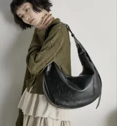 即購入大歓迎！THE Yon ハーフムーン ショルダーバッグ 黒のサムネイル
