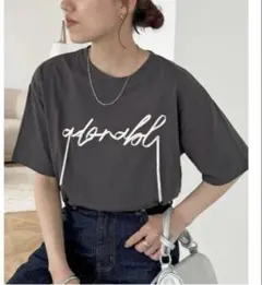 新品タグ付き　Discoat 半袖リボンロゴTシャツ チャコールグレー Fのサムネイル