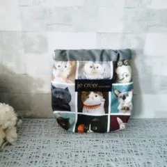 ねこ柄バネ口ポーチ　コスメポーチ　小物入れ　パネル柄　パッチワーク調　ネコ　猫