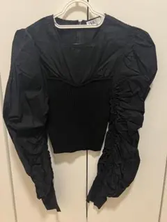 【ZARA】ブラックパフスリーブトップス