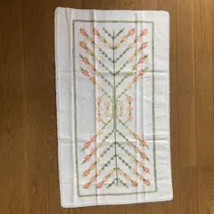 花柄刺繍 テーブルセンター 長方形　ハンドメイド