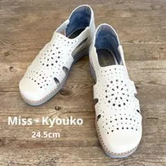 Miss Kyouko ミスキョウコ 4E軽量パンチングサンダル 24.5cmのサムネイル