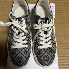 新品、未使用Tory Burch ネイビーシューズ T MONOGRAMのサムネイル