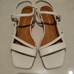 DIANA　サンダル