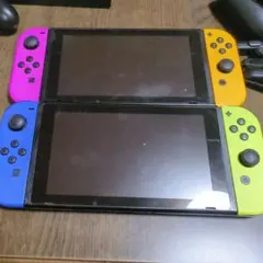 Switch本体2台セット 画像2の付属品と非純正コントローラー付