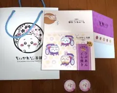ちいかわもぐもぐ本舗　箱　ショッパー　缶バッジ