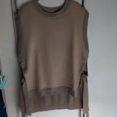 ベージュ ノースリーブ ベスト