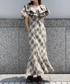 LILIAN CARAT /リリアンカラット スクエアフリルマーメイドワンピース