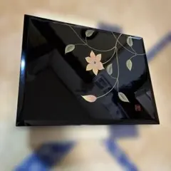 び*こ様 黒い重箱 花と葉の装飾付き　昭和レトロ　漆器　未使用