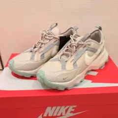 NIKE DQ0982-102 スニーカー TC7900