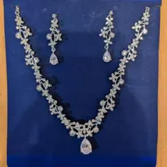 ブライダルジュエリー　ネックレス　ピアス