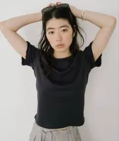 DRWCYS フリルトリムTシャツ