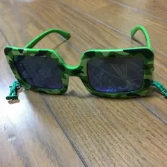 グリーンアーミーメン サングラス
