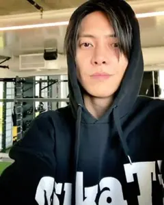 【美品】《非売品》山P着用 Onitsuka Tiger ブラック パーカー