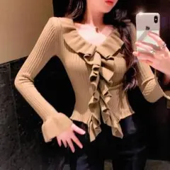 新品　フリル付きブラックニットトップス　新品　カラー豊富