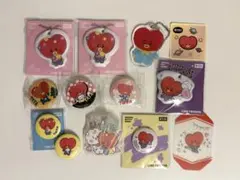 BT21 TATA 缶バッジ　キーホルダー　13点まとめ売り【匿名配送】